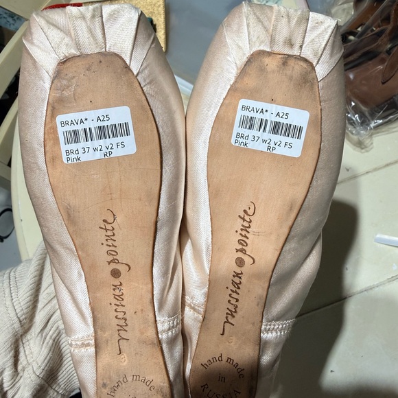 Brava Pink Satin Ballet Pointe Shoes - Picture 2 of 2